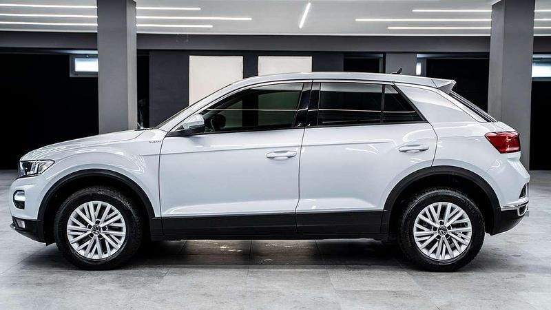 Usata VW T-Roc Business 150 CV (110 kW) 2022 White silver metallizzato SUV