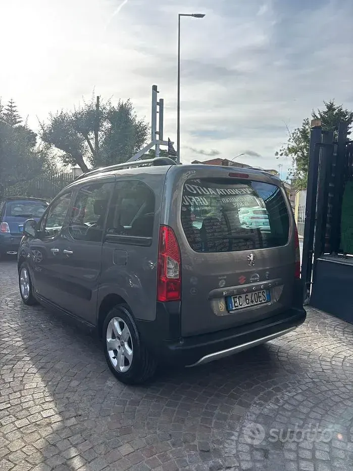 Usata Peugeot Partner Tepee Outdoor 109 CV (80 kW) 2010 Grigio Monovolume