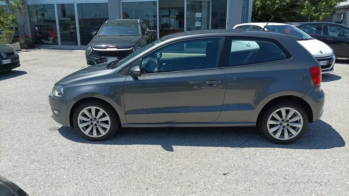 Usata VW Polo Highline 90 CV (66 kW) 2010 Grigio Utilitaria