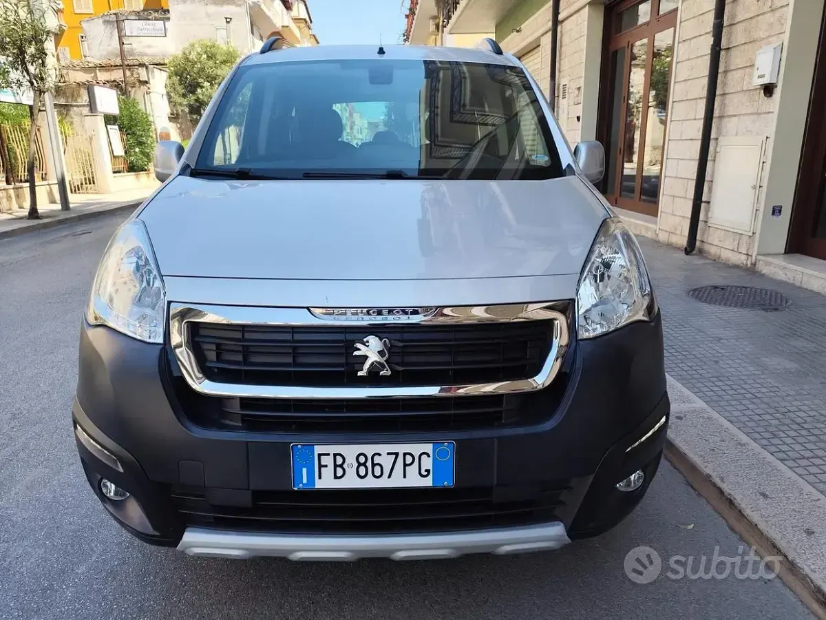 Usata Peugeot Partner Tepee Outdoor 99 CV (72 kW) 2016 Grigio Monovolume