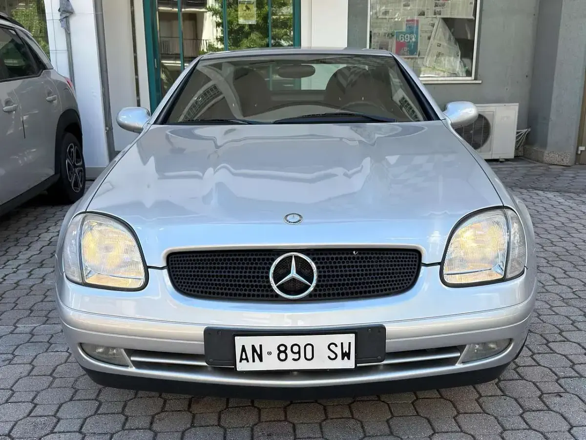 Usata Mercedes SLK230 193 CV (141 kW) 1997 Argento Cabrio