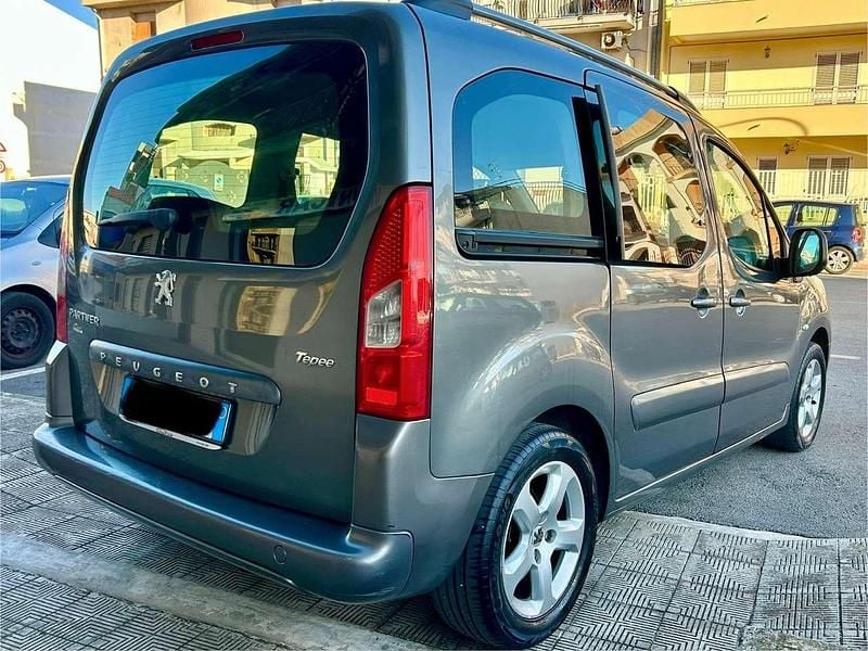 Usata Peugeot TePee Comfort 90 CV (66 kW) 2008 Grigio metallizzato Station wagon