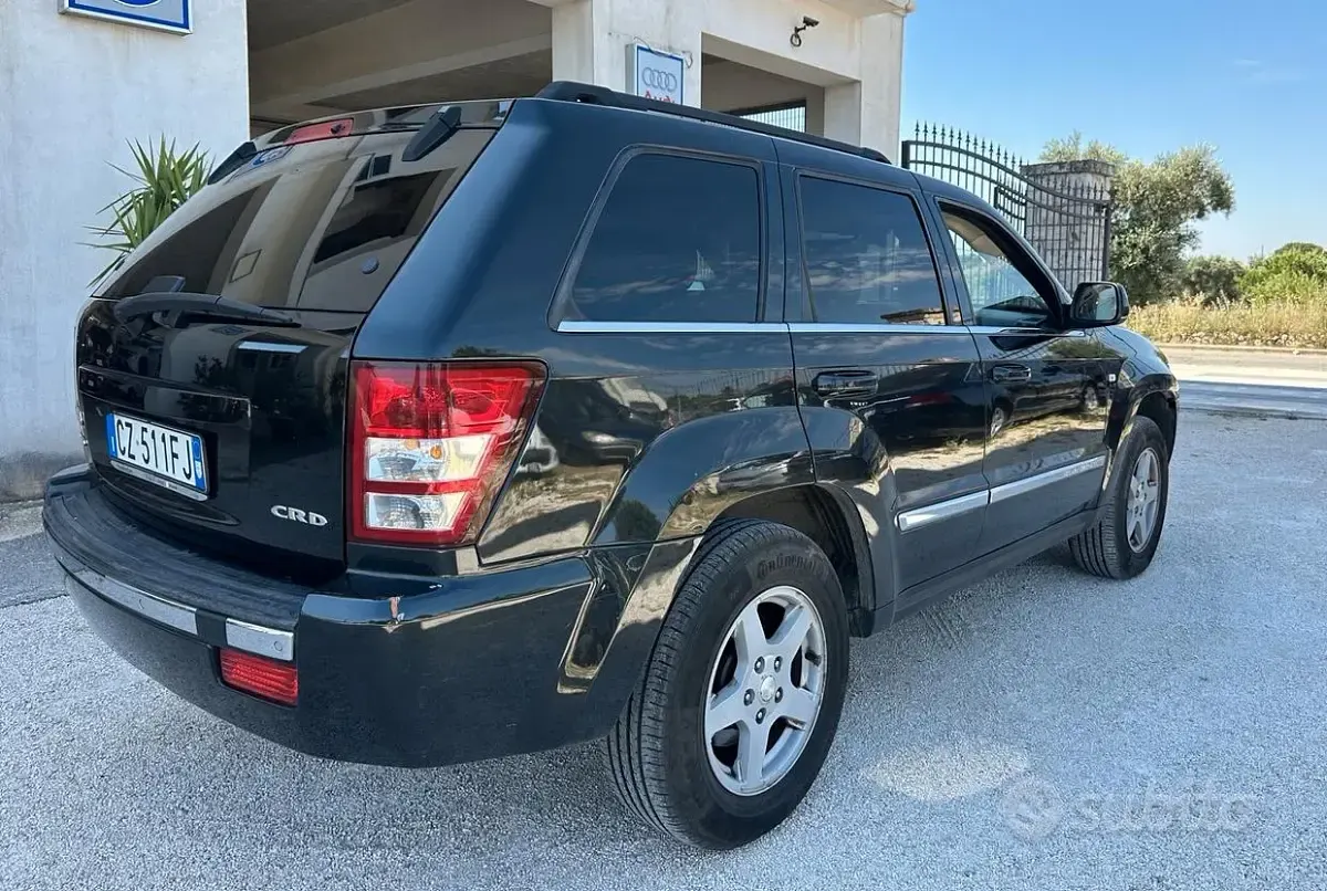 Usata Jeep Grand Cherokee Overland 218 CV (160 kW) 2006 Nero SUV