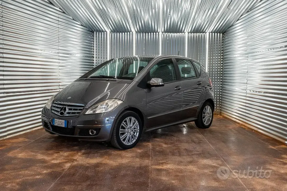 Usata Mercedes A180 Elegance 109 CV (80 kW) 2010 Marrone Berlina
