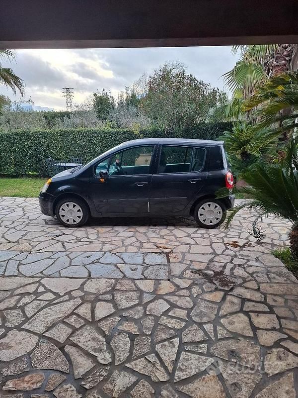 Usata Renault Modus 102 CV (75 kW) 2006 Nero Monovolume
