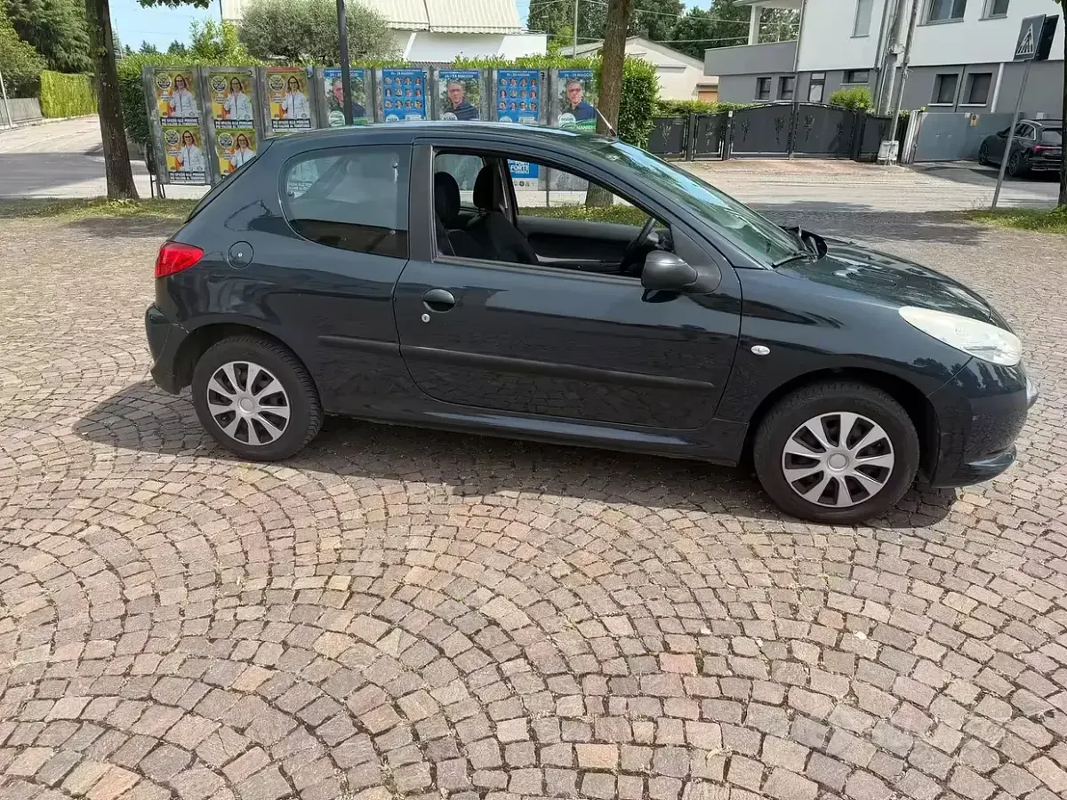 Usata Peugeot 206+ 60 CV (44 kW) 2011 Nero Utilitaria