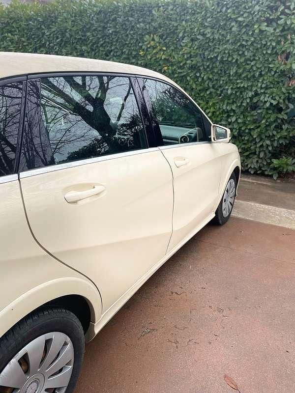 Usata Mercedes B200 Executive 156 CV (114 kW) 2014 Beige Monovolume