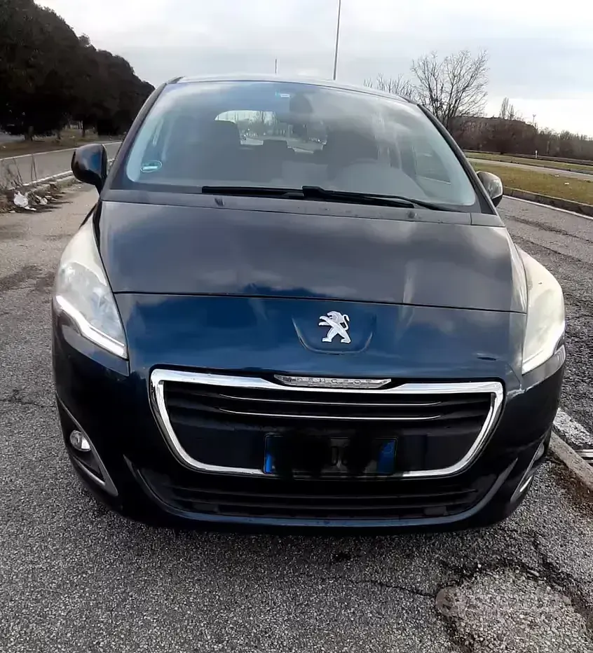 Usata Peugeot 5008 115 CV (84 kW) 2014 Bluazzurro Monovolume