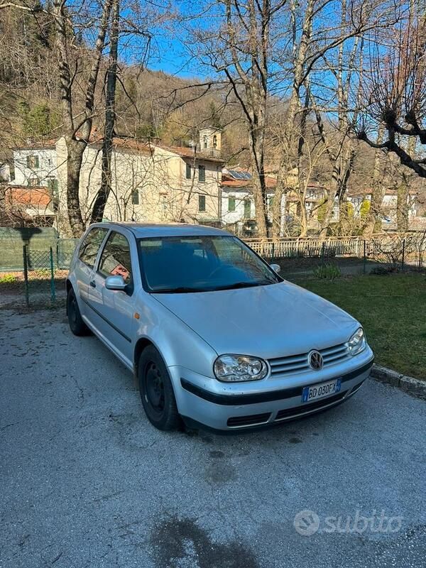 Grigio Usata 1999 VW Golf IV Due volumi | 800 € (Ottimo prezzo) - Immagine 1/4