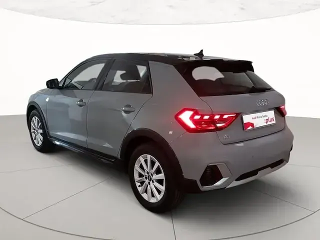 Käytetty Audi A1 Business 95 HP (69 kW) 2024 Harmaa Katumaasturi
