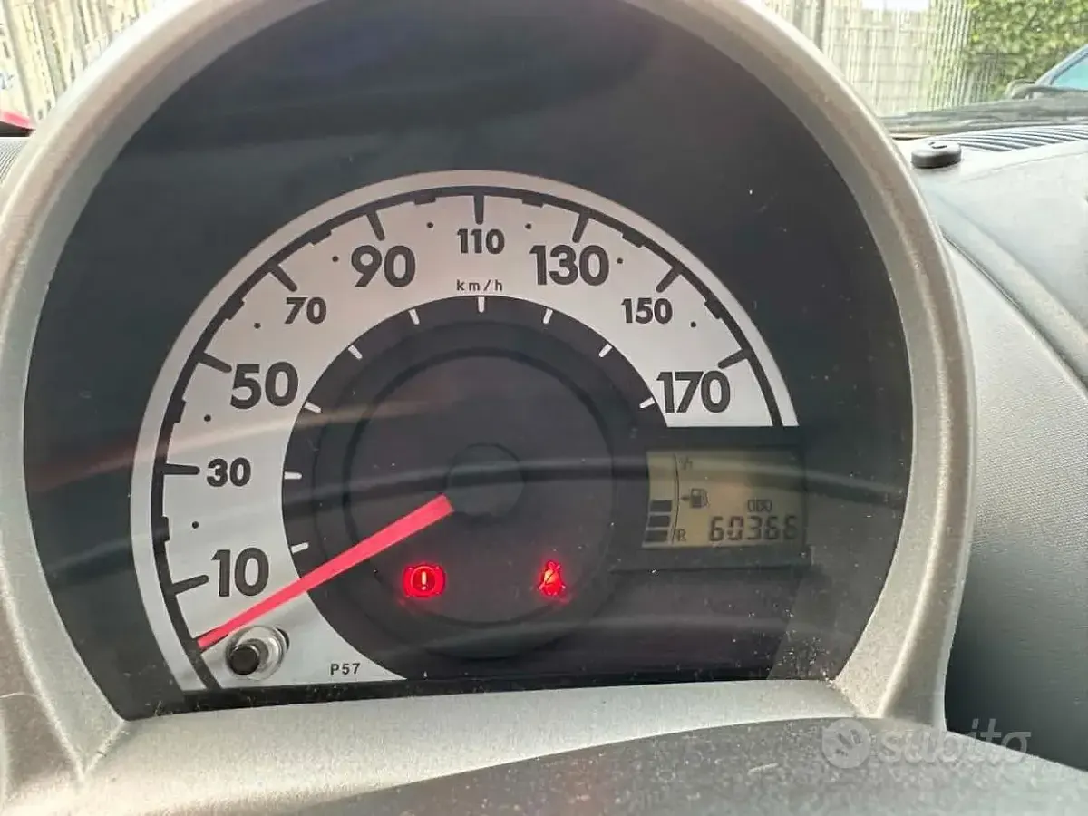 Usata Toyota Aygo Connect Style 68 CV (50 kW) 2012 Bianco Utilitaria