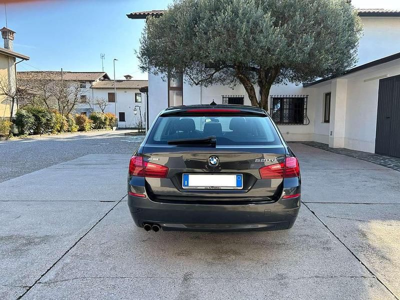 Usata BMW 520 Luxury Line 190 CV (139 kW) 2015 Grigio Station wagon