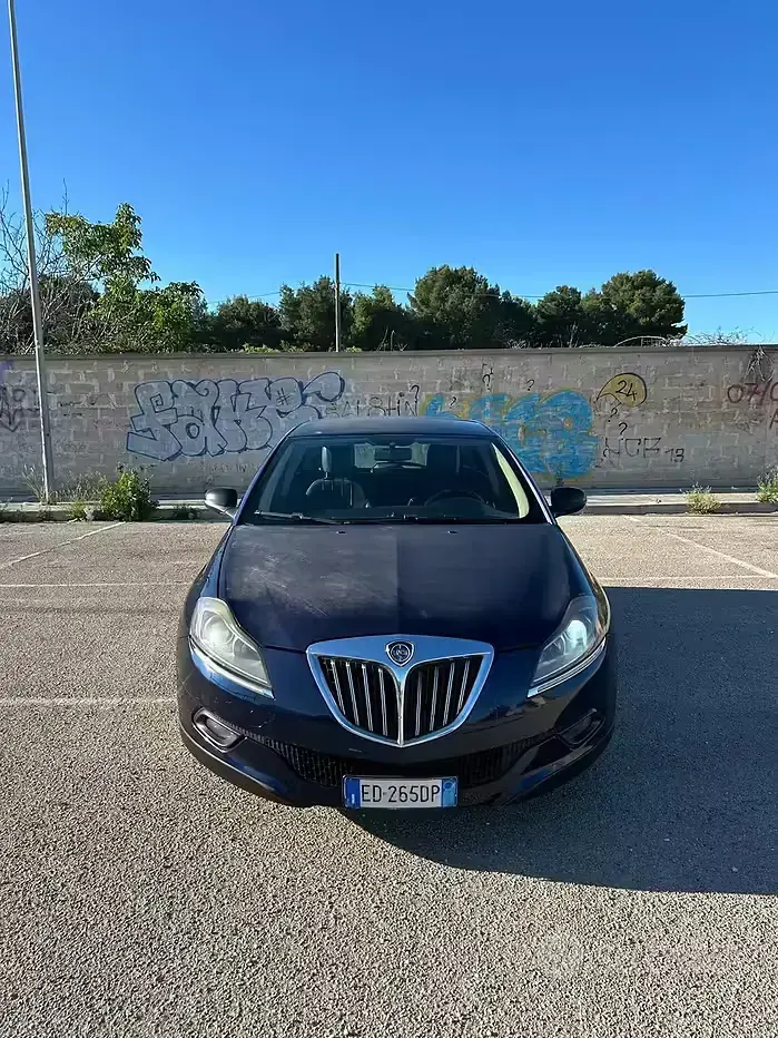 Usata Lancia Delta 120 CV (88 kW) 2010 Utilitaria