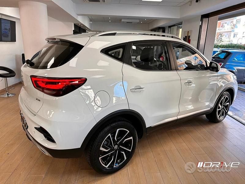 Usata MG ZS Luxury 111 CV (81 kW) 2024 Bianco SUV