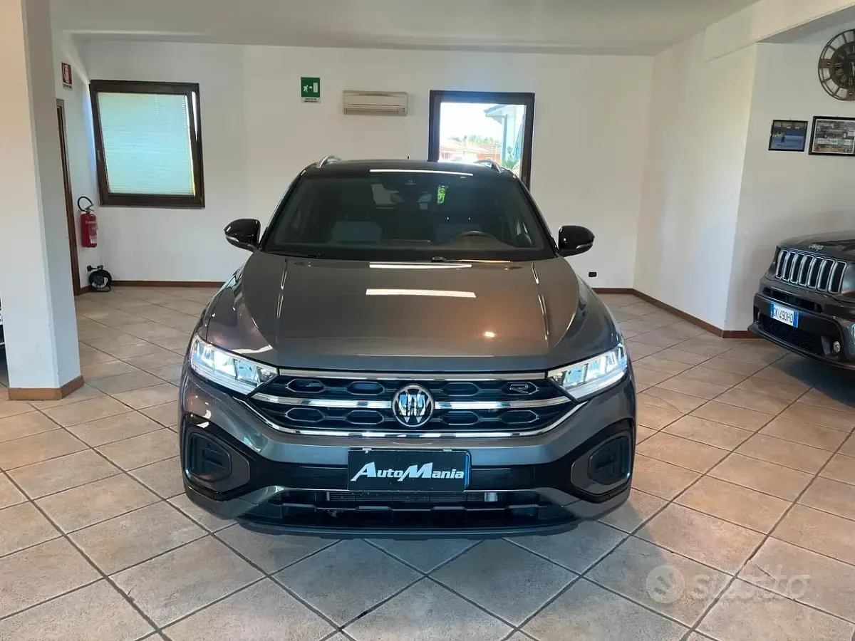 Usata VW T-Roc R-line 110 CV (80 kW) 2023 Grigio SUV