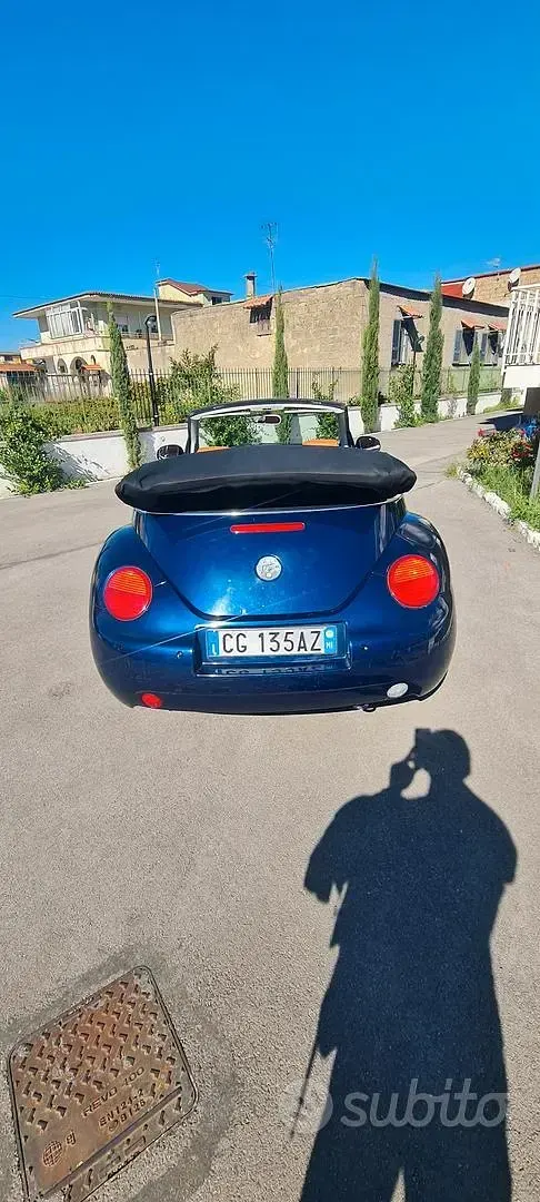Usata VW New Beetle 116 CV (85 kW) 2004 Blu Utilitaria
