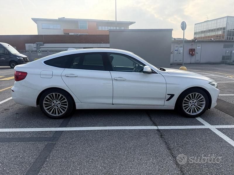 Usata BMW 320 Gran Turismo Luxury Line 190 CV (139 kW) 2017 Bianco Berlina