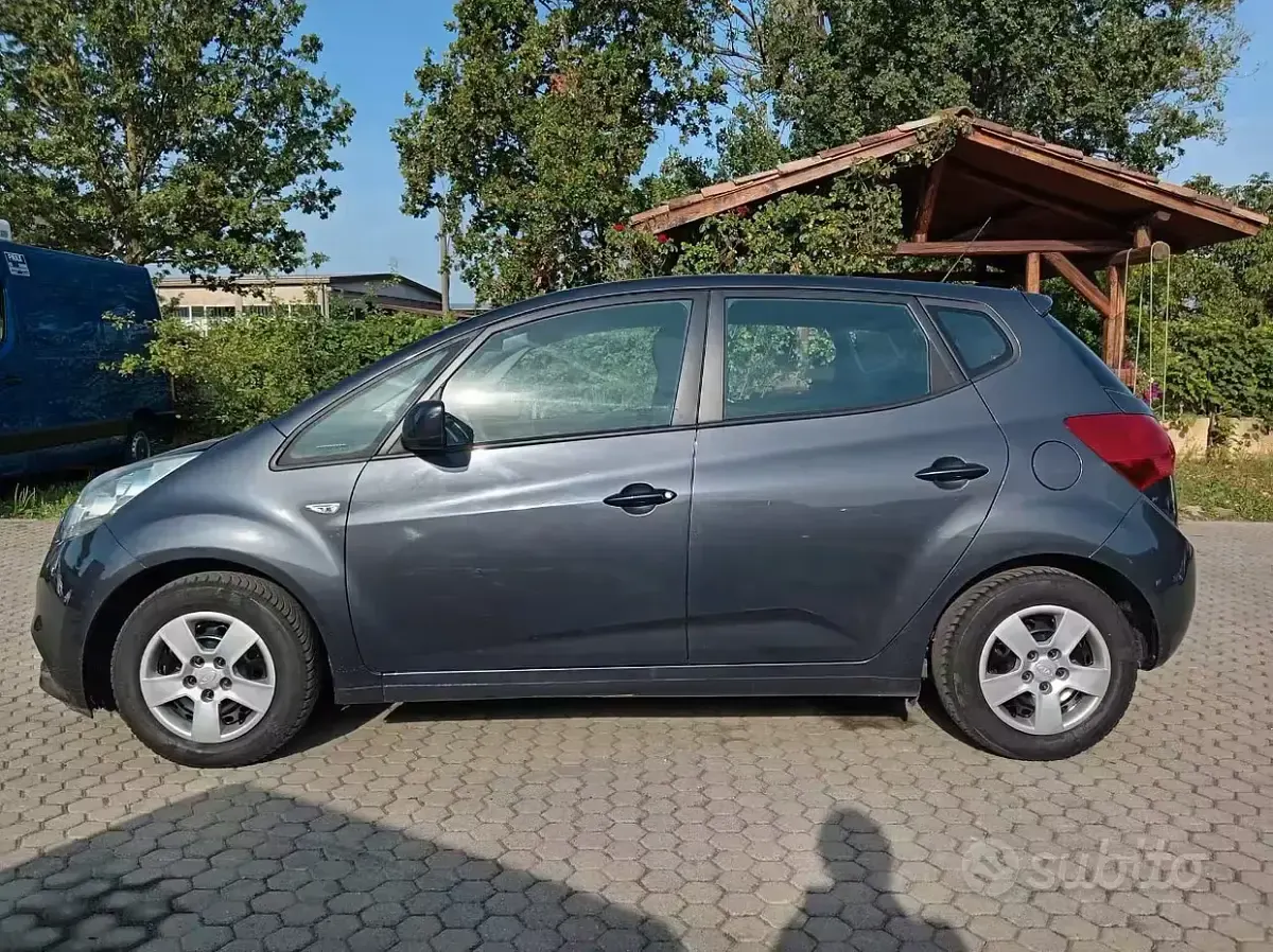 Usata Kia Venga 90 CV (66 kW) 2017 Grigio Utilitaria