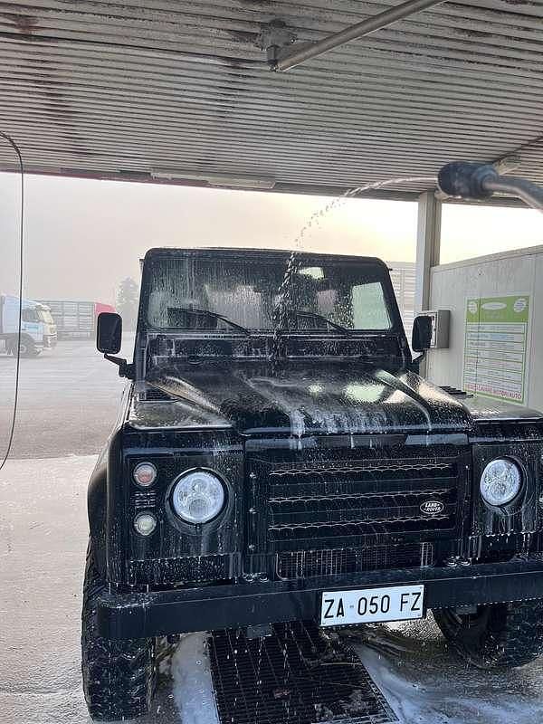 Usata Land Rover Defender 122 CV (89 kW) 1999 Nero Station wagon