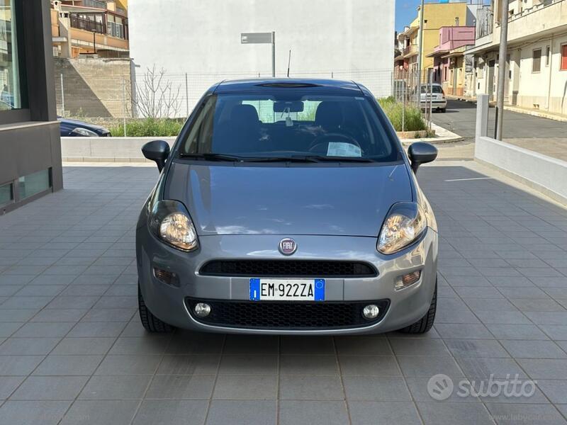 Usato 2012 Fiat Punto 1.4 Benzin 77 CV (6.200 €)