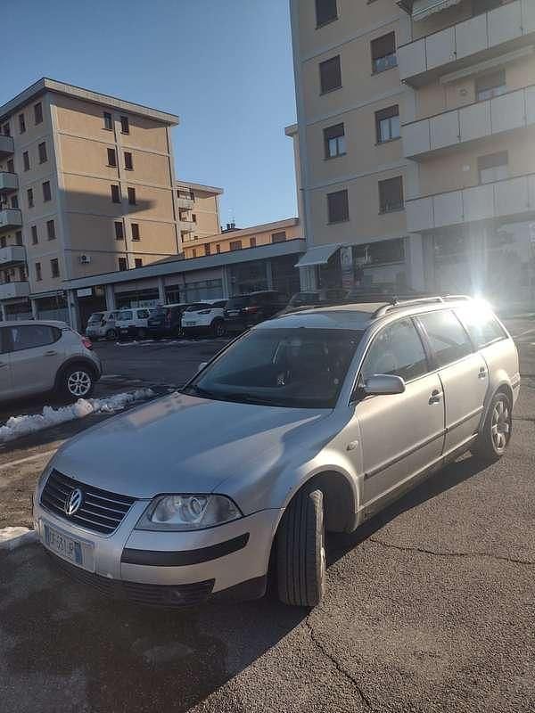 Usata VW Passat Highline 131 CV (96 kW) 2002 Argento Station wagon