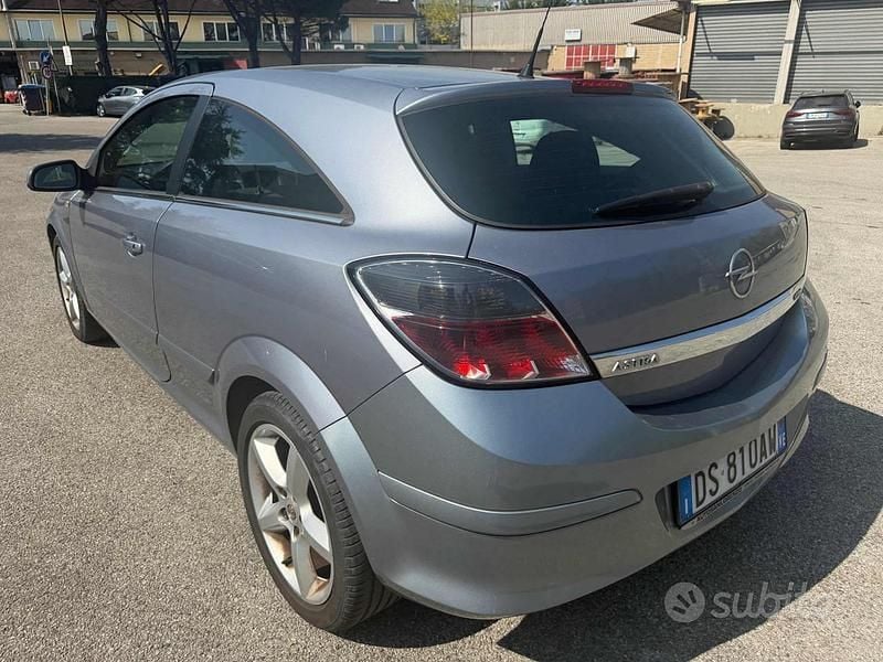 Occasion Opel Astra GTC 116 ch (85 kW) 2008 Gris Citadine