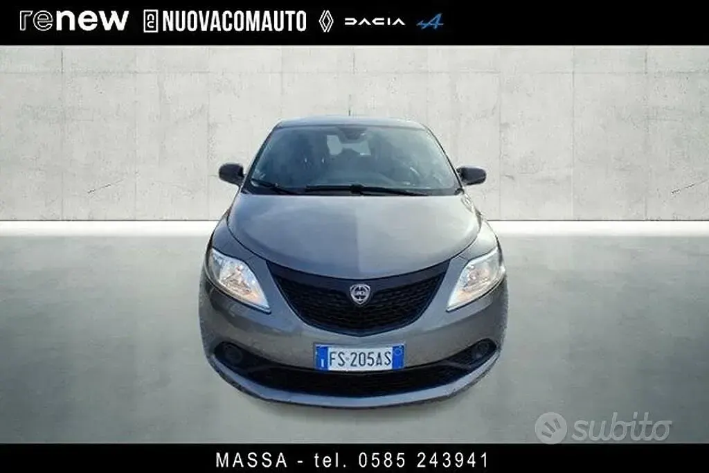 Usata Lancia Ypsilon 69 CV (50 kW) 2018 Grigio scuro Utilitaria