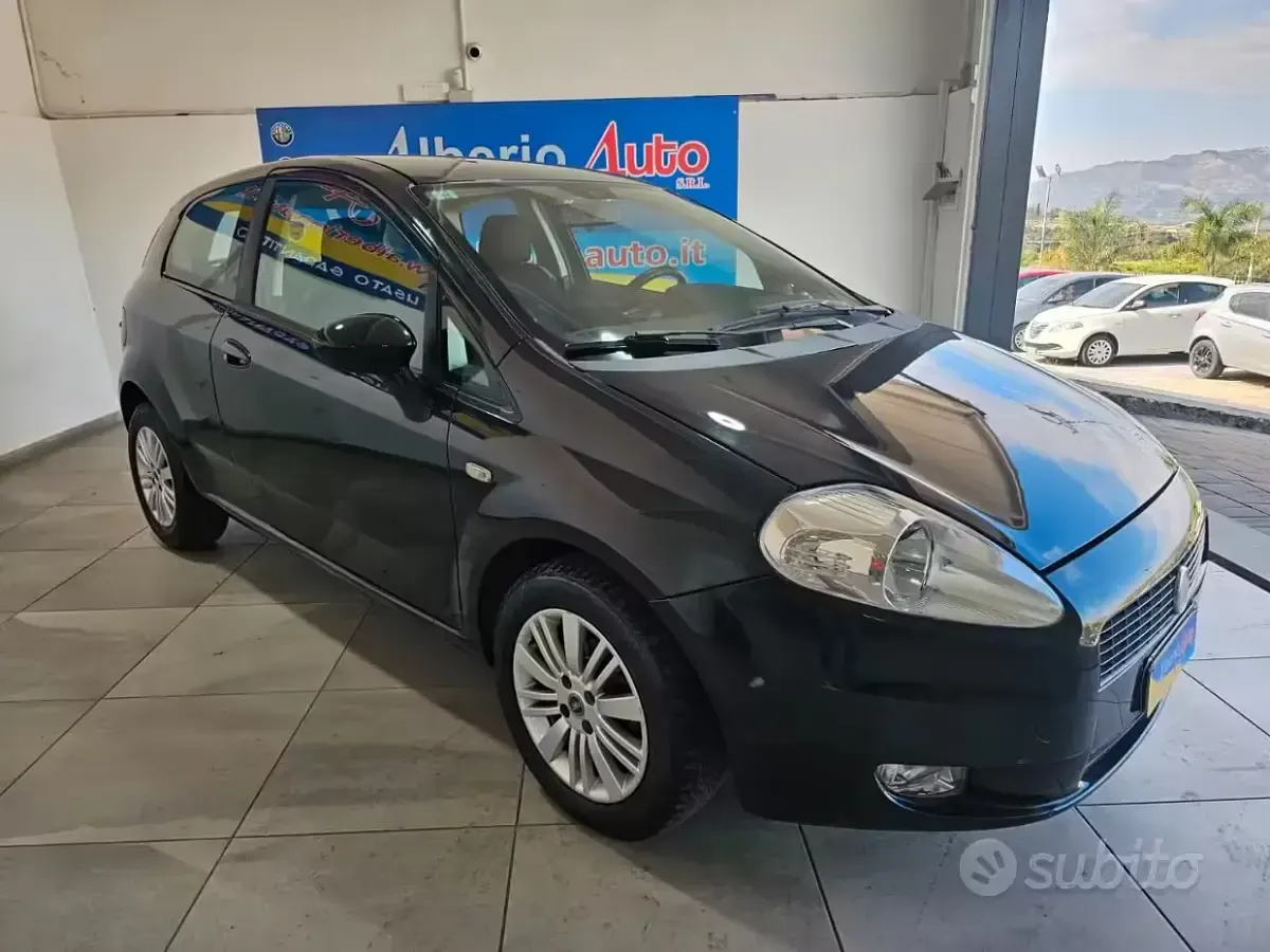 Usata Fiat Grande Punto 75 CV (55 kW) 2006 Nero Utilitaria