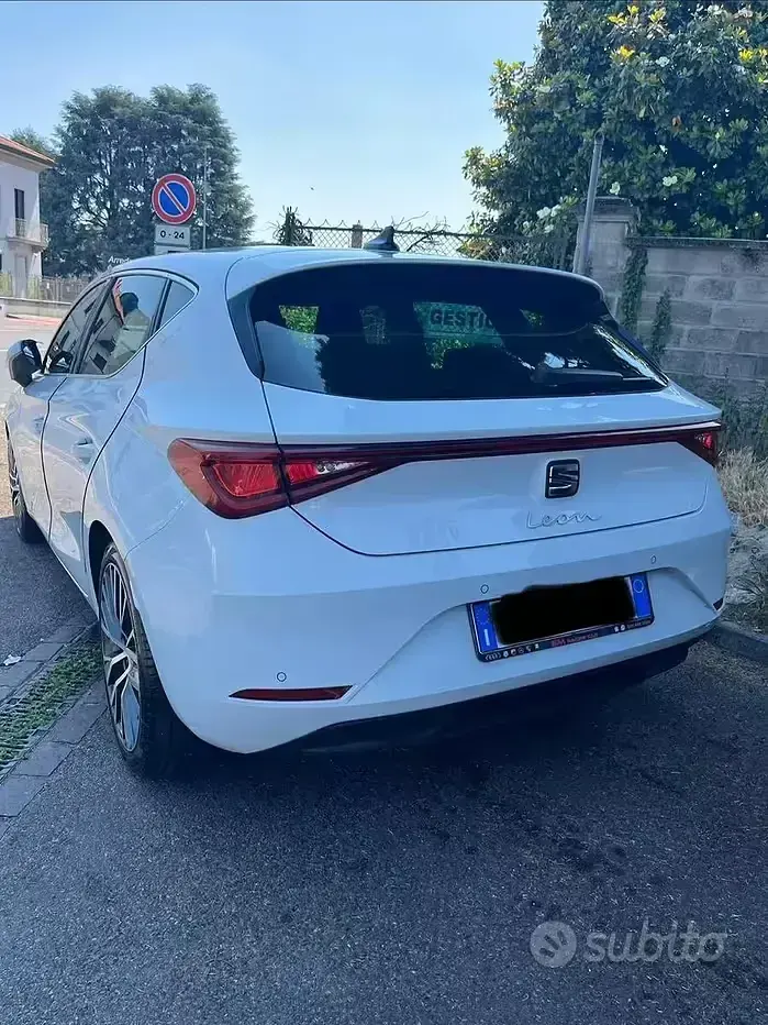 Usata Seat Leon 150 CV (110 kW) 2021 Bianco Berlina