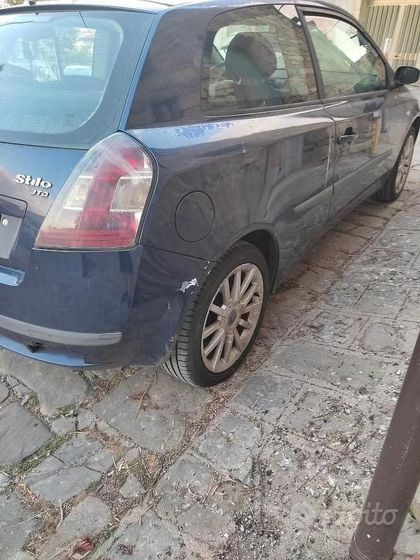 Usata Fiat Stilo 116 CV (85 kW) 2004 Blu Utilitaria