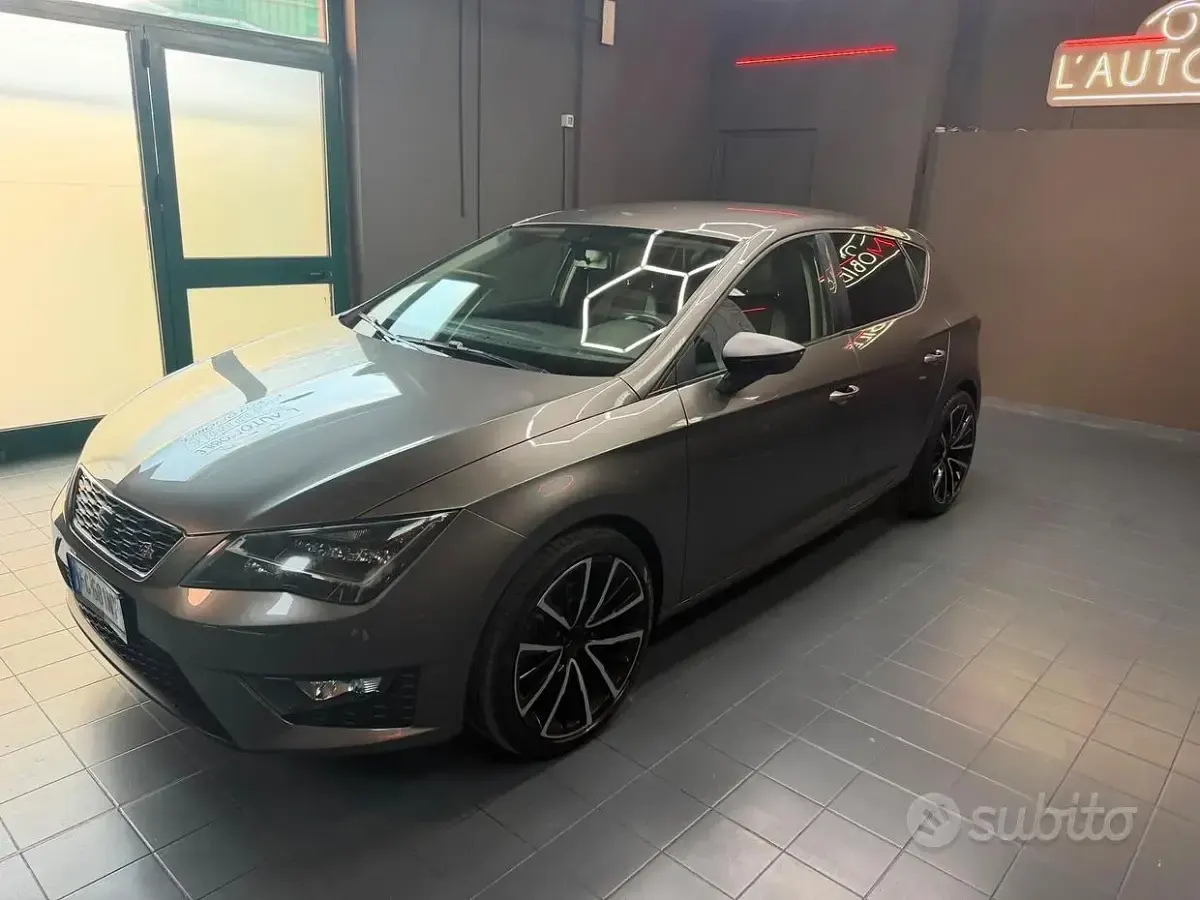 Usata Seat Leon FR 150 CV (110 kW) 2017 Grigio Coupé