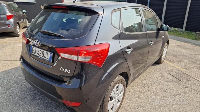 Usata Hyundai ix20 106 CV (77 kW) 2011 Blu Utilitaria