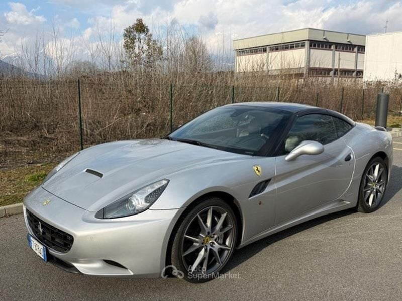 Usata Ferrari California 481 CV (353 kW) 2011 Argento Cabrio