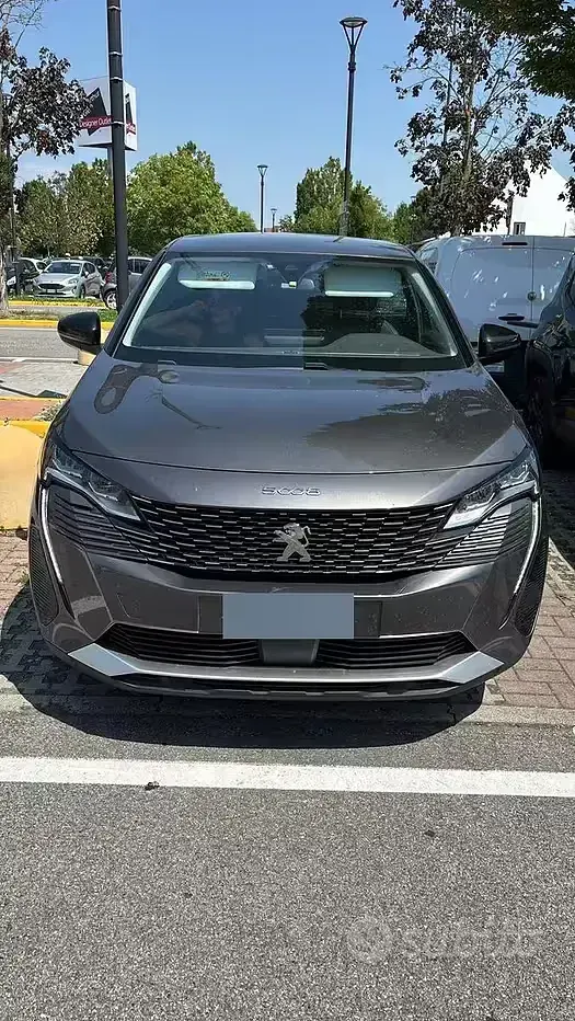 Usata Peugeot 5008 131 CV (96 kW) 2022 Grigio SUV