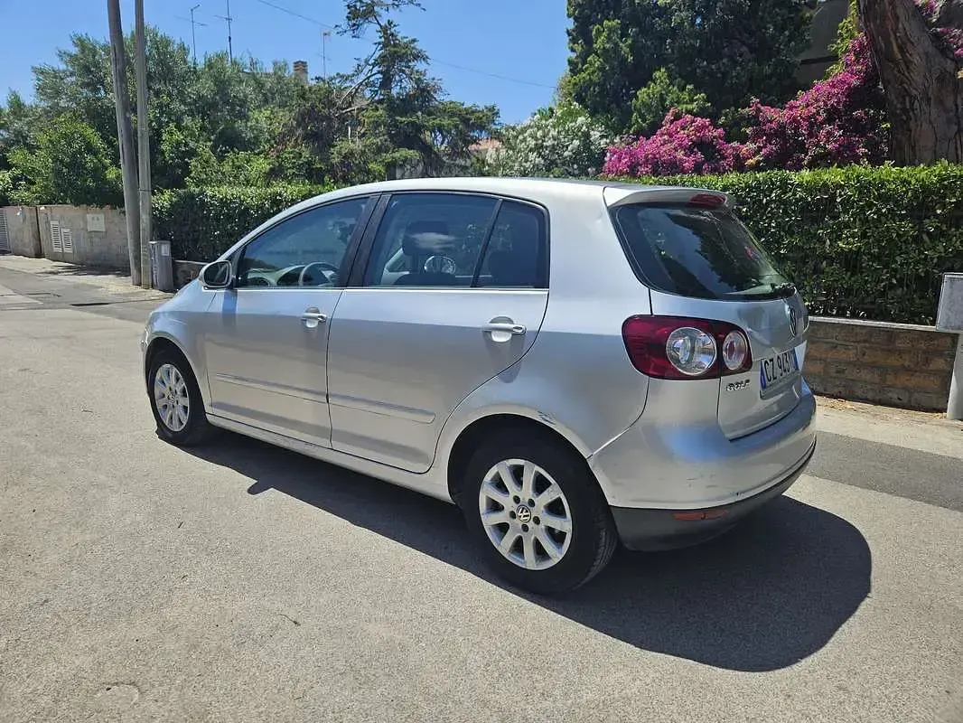 Usata VW Golf V 105 CV (77 kW) 2007 Berlina