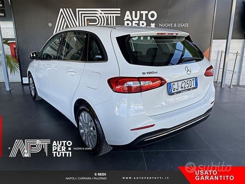 Usata Mercedes B180 Business 116 CV (85 kW) 2022 Bianco Monovolume