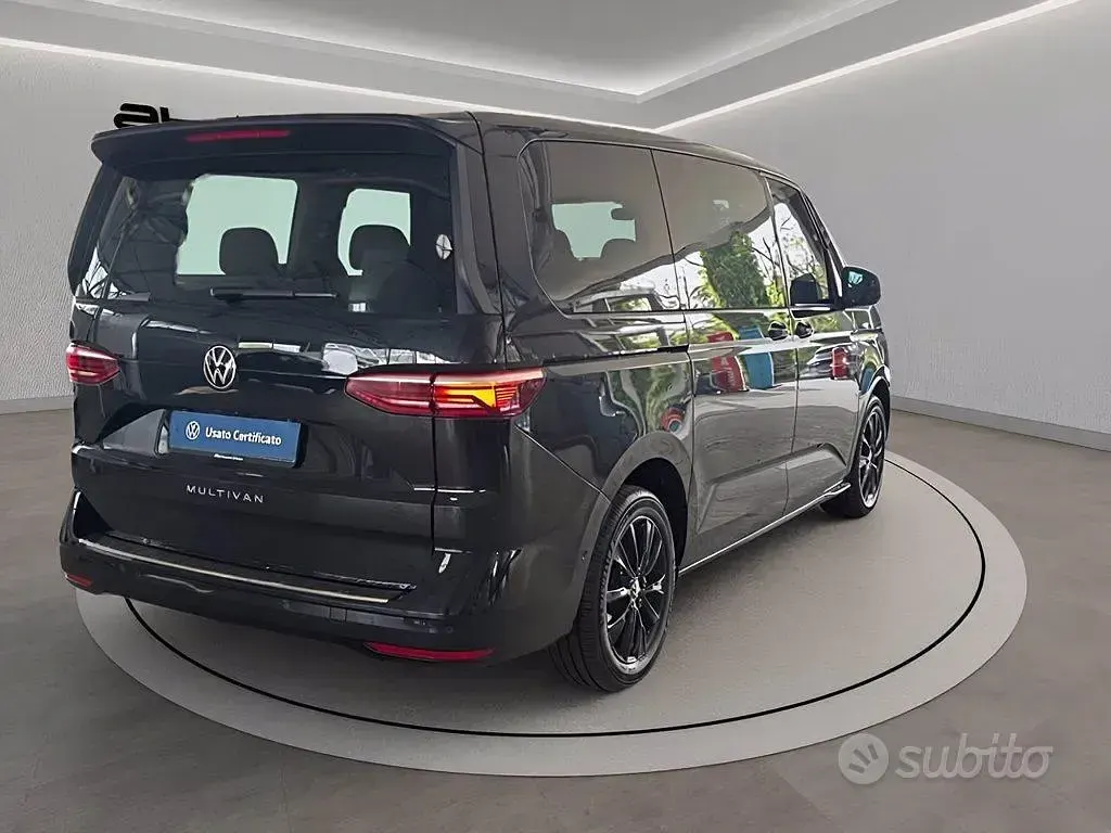 Usata VW Multivan Style 150 CV (110 kW) 2023 Nero perla Monovolume