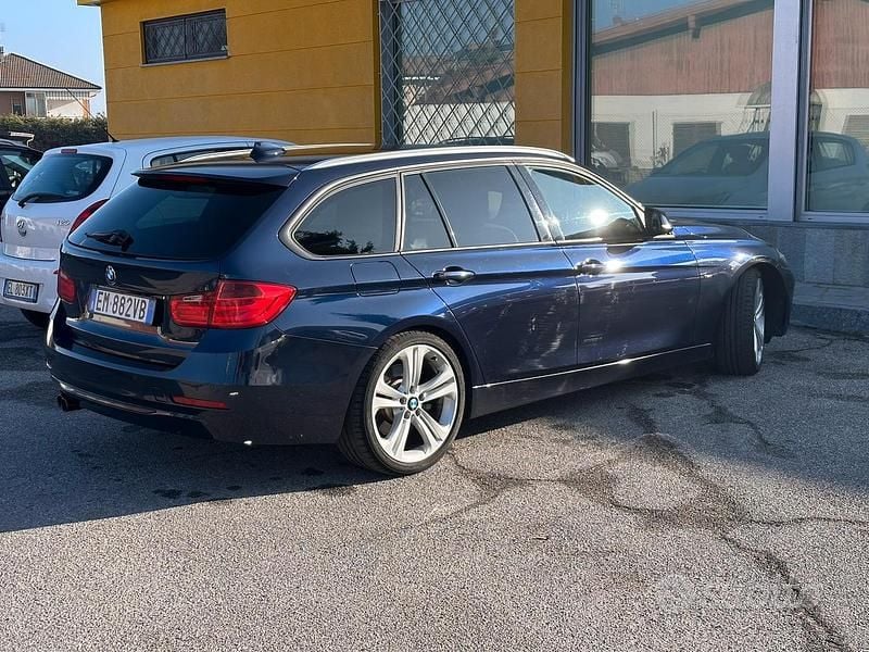 Usata BMW 330 Sport Line 258 CV (189 kW) 2013 Blu Station wagon