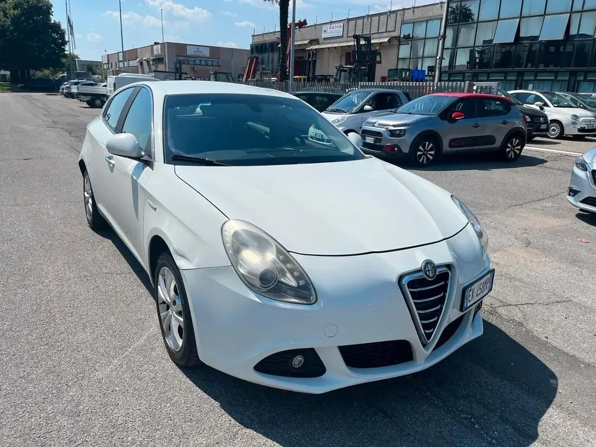 Usata Alfa Romeo Giulietta 169 CV (124 kW) 2011 Bianco Utilitaria