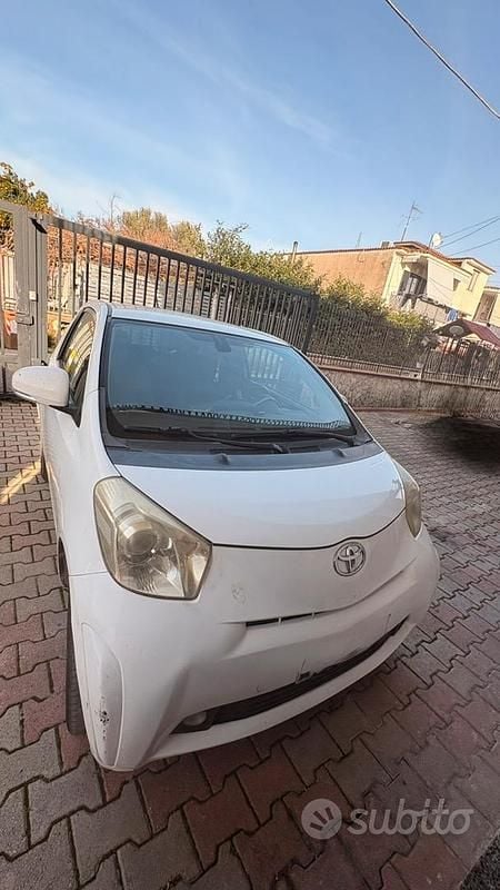 Usata Toyota iQ 98 CV (72 kW) 2010 Bianco Utilitaria