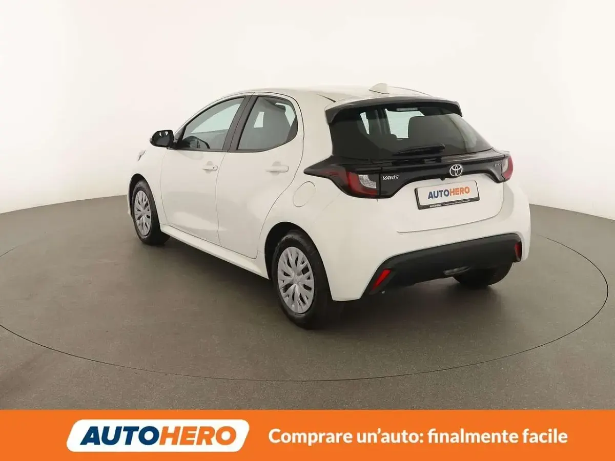 Usata Toyota Yaris Active 92 CV (67 kW) 2025 Bianco Utilitaria