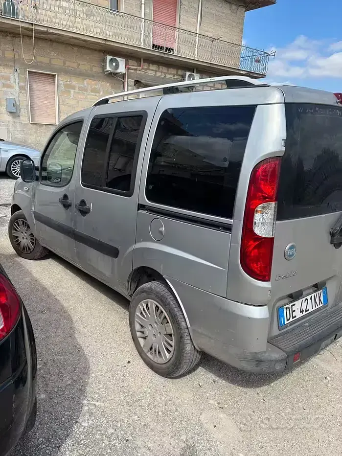 Usata Fiat Doblò 105 CV (77 kW) 2006 Grigio Monovolume