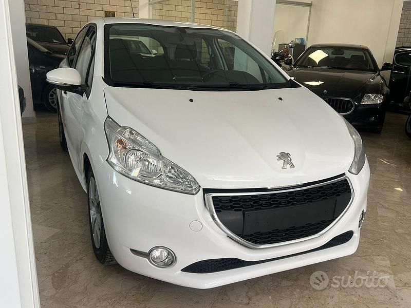 Usata Peugeot 208 Active 92 CV (67 kW) 2013 Bianco Utilitaria