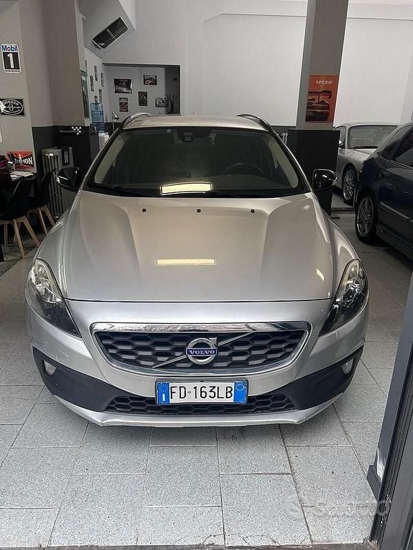 Usata Volvo V40 120 CV (88 kW) 2016 Grigio Berlina