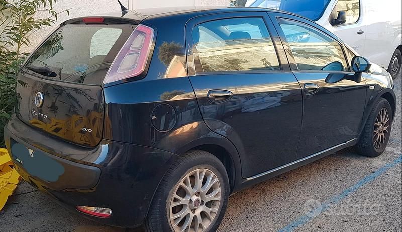 Usata 2011 Fiat Punto Due volumi | 1500 € - Immagine 1/3