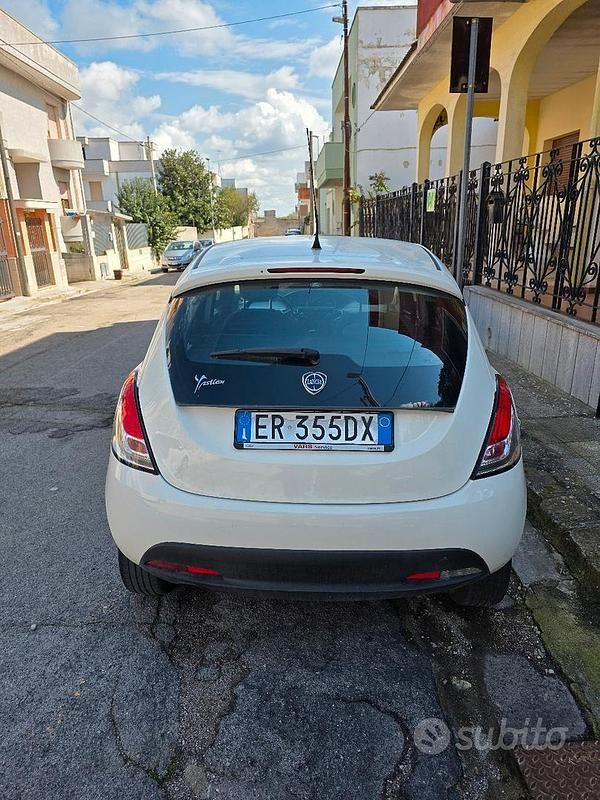 Usata Lancia Ypsilon 80 CV (58 kW) 2013 Bianco Utilitaria