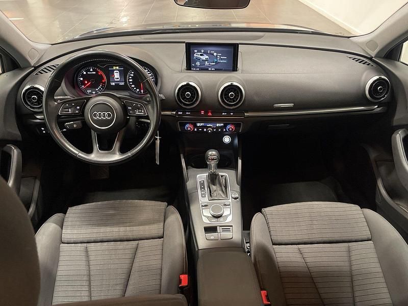 Usata Audi A3 Sportback Sport 116 CV (85 kW) 2019 Blu Utilitaria