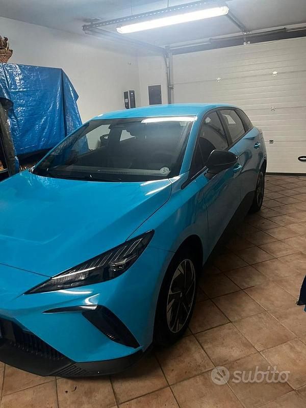Usata MG MG4 EV 125 kW (170 CV) 2024 Blu Utilitaria