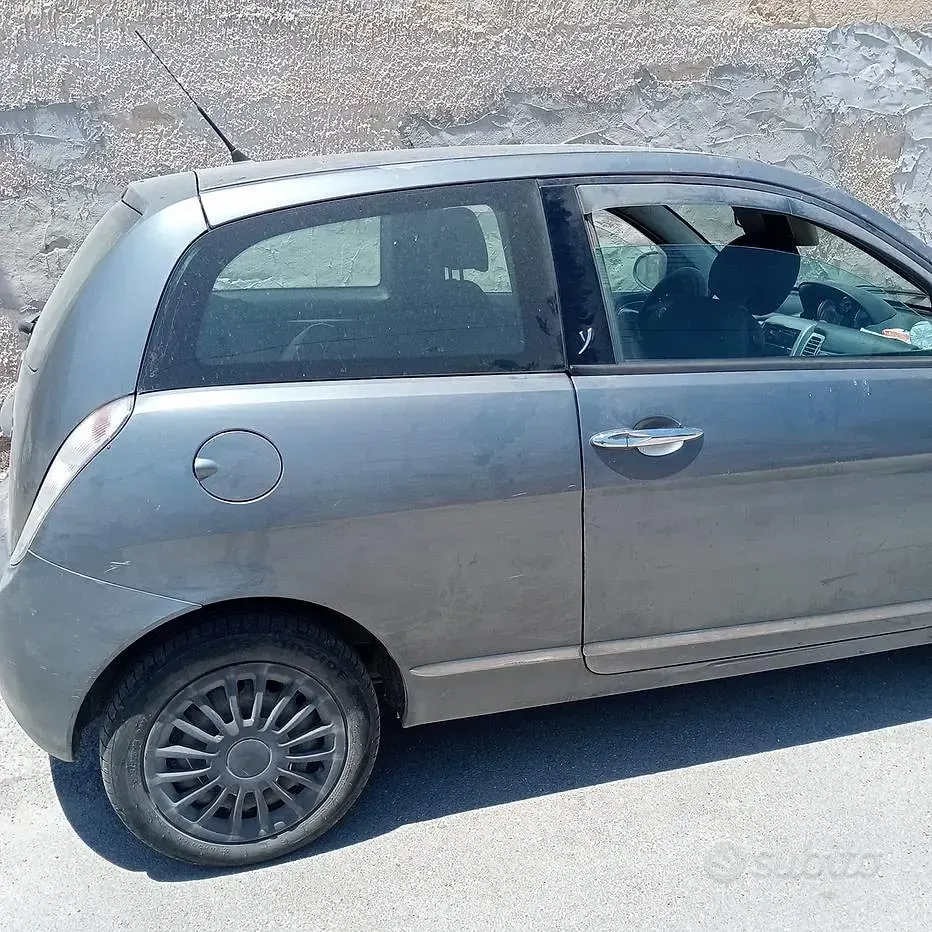 Usata Lancia Ypsilon 75 CV (55 kW) 2011 Grigio Utilitaria