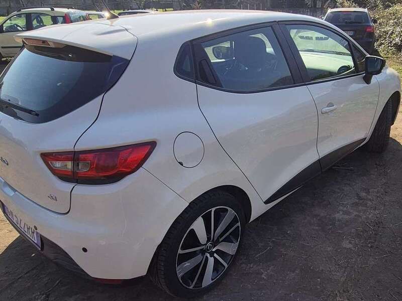 Beige Usata 2015 Renault Clio IV Tre volumi | 7700 € (Ottimo prezzo) - Immagine 1/4